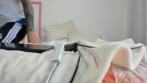 Snapshot of miguel_angeel_ chatting on June 29, 6:41 pm Miguel Angel online show from June 29, 6:41 pm