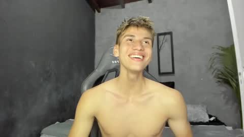 Miguel Hernandez online show from December 2, 7:05 pm