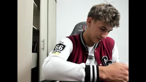 Miguel Hernandez online show from September 12, 2:11 am