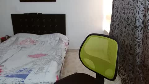 Snapshot of miguelitohot4 chatting on May 8, 2:55 pm Miguel Eduardo online show from May 8, 2:55 pm