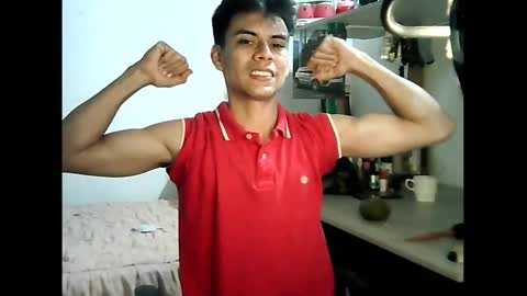 Snapshot of miguelsantos23 chatting on January 14, 7:25 am MiguelSantos online show from January 14, 7:25 am