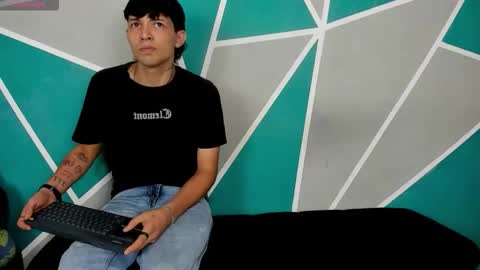 Snapshot of migueyalejo_sweetsex chatting on September 29, 3:22 am migueyalejo sweetsex online show from September 29, 3:22 am