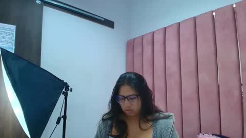 Snapshot of miha_smith chatting on December 23, 3:26 am Miha online show from December 23, 3:26 am