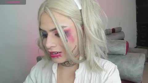 Snapshot of mihaadamss chatting on October 4, 2:42 am MihaAdamss online show from October 4, 2:42 am