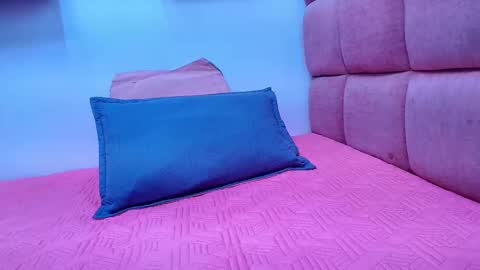 Snapshot of miia_01_ chatting on October 5, 11:52 am Mia online show from October 5, 11:52 am