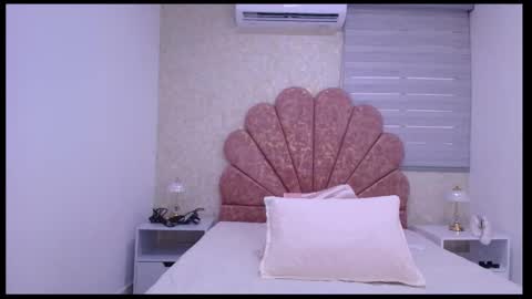 Snapshot of miia_01_ chatting on November 10, 12:04 pm Mia online show from November 10, 12:04 pm