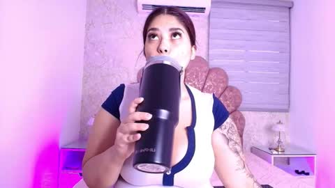 Snapshot of miia_01_ chatting on November 16, 12:00 pm Mia online show from November 16, 12:00 pm