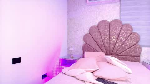 Snapshot of miia_01_ chatting on November 26, 11:55 am Mia online show from November 26, 11:55 am