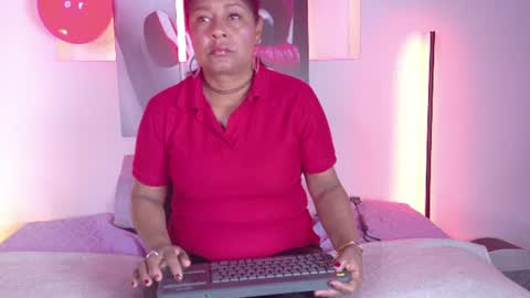 Snapshot of miia_blace chatting on June 18, 4:02 am miia_blace online show from June 18, 4:02 am