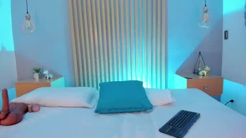 Mia online show from February 21, 11:33 am