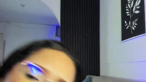 miia_deluxe_ online show from May 2, 1:32 am