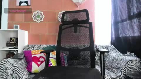Snapshot of miia_lovve chatting on May 5, 7:00 pm miia_lovve online show from May 5, 7:00 pm