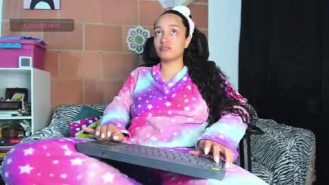 Snapshot of miia_lovve chatting on May 20, 9:04 am miia_lovve online show from May 20, 9:04 am