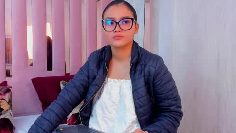 Mia  online show from September 16, 9:32 am