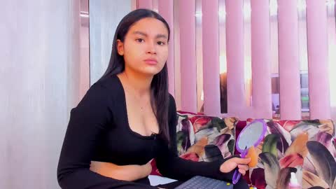 Mia  online show from September 24, 9:45 am