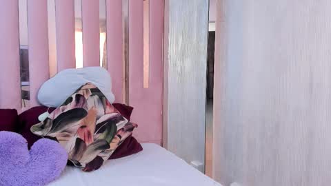 Mia  online show from November 6, 10:49 am