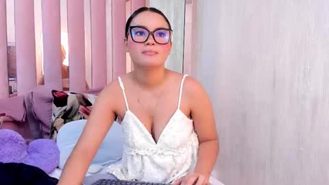 Mia  online show from November 22, 10:47 am