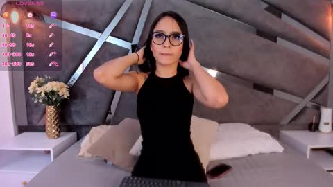 Snapshot of miia_reeves_ chatting on October 2, 12:12 pm Mia  online show from October 2, 12:12 pm