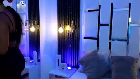 Miia Schwarz  online show from October 28, 10:01 pm