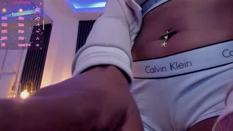 Miia Schwarz  online show from November 23, 11:21 am