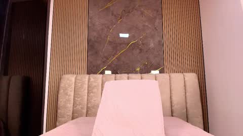 miia scoott  online show from December 2, 12:10 pm