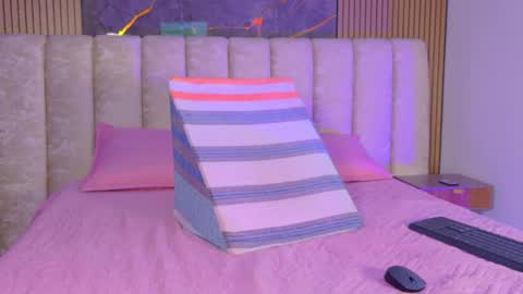 miia scoott  online show from December 16, 11:59 am