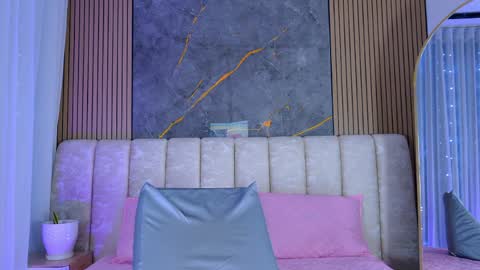 miia scoott  online show from April 8, 11:54 am