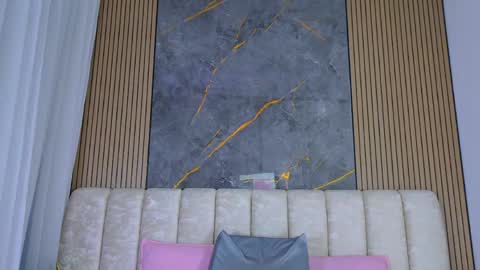 miia scoott  online show from April 21, 12:00 pm