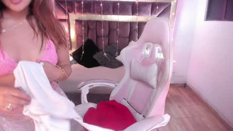 Snapshot of miia_thompson_1 chatting on January 5, 1:56 am M I I A online show from January 5, 1:56 am