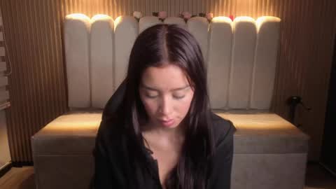 miiaa_evans1 online show from April 18, 8:09 pm