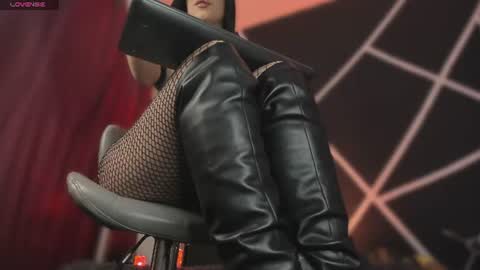 Snapshot of miiaa_stone chatting on June 14, 2:20 am miiaa stone online show from June 14, 2:20 am