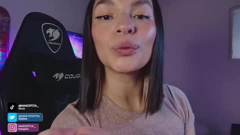 Snapshot of miiaaaa_ chatting on February 25, 8:40 pm You can tell me Mai online show from February 25, 8:40 pm