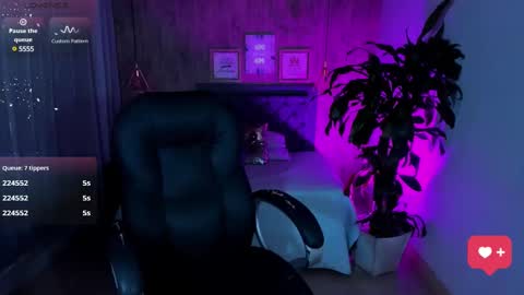 Snapshot of miichael_black chatting on February 27, 3:15 pm Michael Black online show from February 27, 3:15 pm