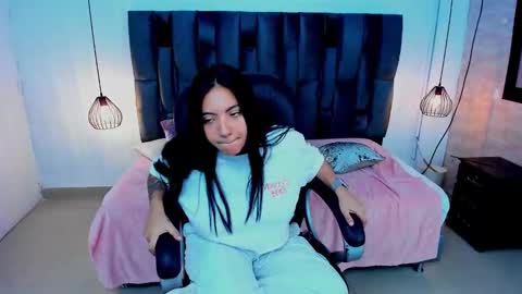 Snapshot of miichael_black chatting on November 17, 12:05 am Michael Black online show from November 17, 12:05 am