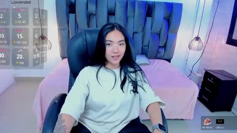 Snapshot of miichael_black chatting on November 19, 9:15 pm Michael Black online show from November 19, 9:15 pm