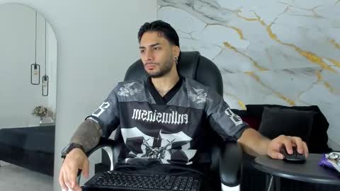 Snapshot of miike_stone1 chatting on October 15, 1:11 pm Daniel online show from October 15, 1:11 pm
