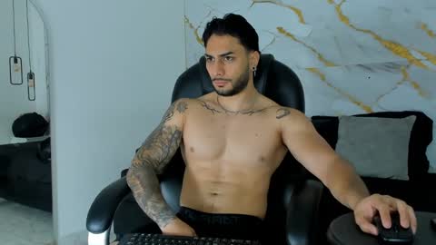 Snapshot of miike_stone1 chatting on October 17, 1:14 pm Daniel online show from October 17, 1:14 pm