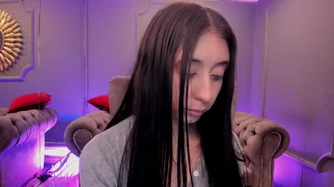 miilu  online show from December 19, 9:40 am