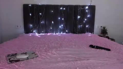 Snapshot of mika_ray chatting on December 25, 11:10 pm Mika online show from December 25, 11:10 pm