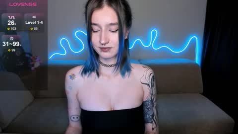 Snapshot of mika_reid chatting on November 3, 4:19 pm Mika online show from November 3, 4:19 pm