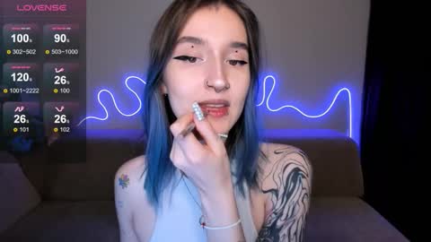 Snapshot of mika_reid chatting on November 15, 12:13 pm Mika online show from November 15, 12:13 pm