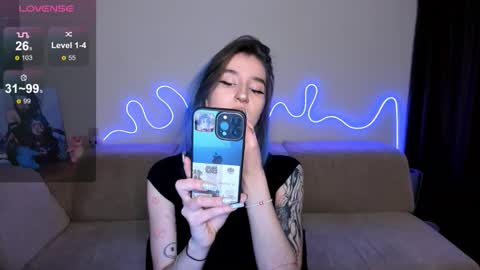 Snapshot of mika_reid chatting on November 18, 11:14 am Mika online show from November 18, 11:14 am