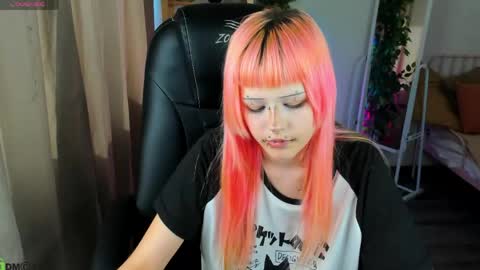 Snapshot of mika_vatashi chatting on April 26, 8:45 am Mika online show from April 26, 8:45 am