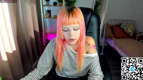 Snapshot of mika_vatashi chatting on May 7, 9:14 am Mika online show from May 7, 9:14 am