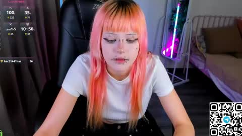 Snapshot of mika_vatashi chatting on May 22, 9:37 am Mika online show from May 22, 9:37 am