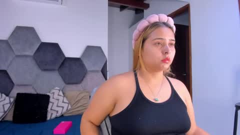 Mikaela blondie bigass online show from May 12, 7:55 pm