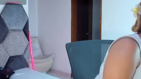 Mikaela blondie bigass online show from May 25, 7:09 pm