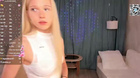 Angel girl online show from April 20, 8:21 pm