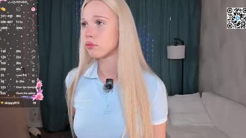 Angel girl online show from April 22, 8:43 pm