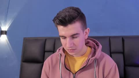 mikael online show from November 15, 4:32 am